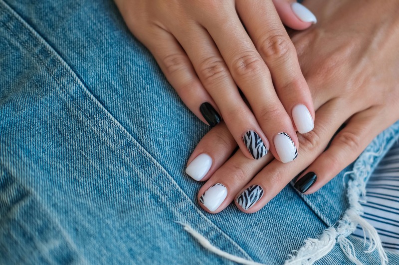 nail art zebrato