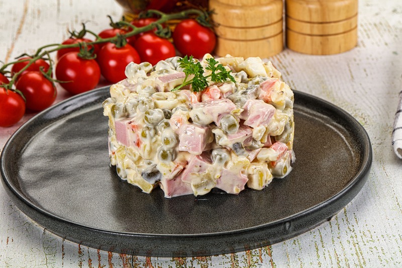 insalata russa con prosciutto cotto