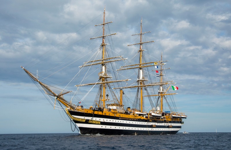 Nave Amerigo Vespucci