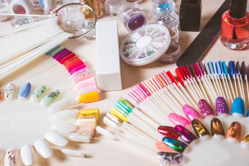 Unghie per Pasqua, set di colori e accessori per semipermanente unghie