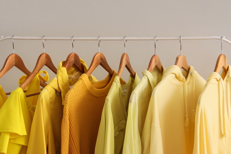 abbinare gli abiti gialli- colori