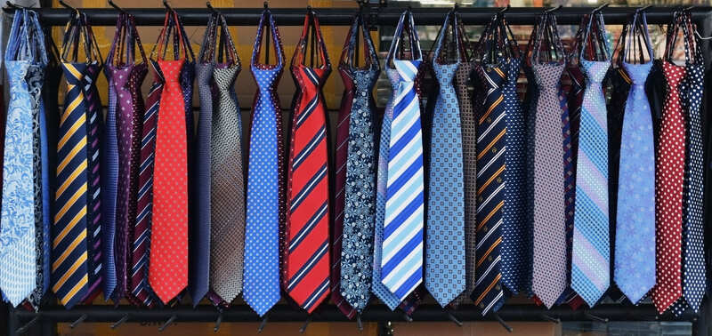 cravatte di vari colori