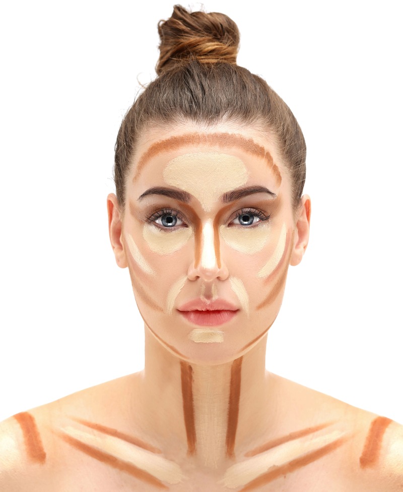 donna con contouring di make up